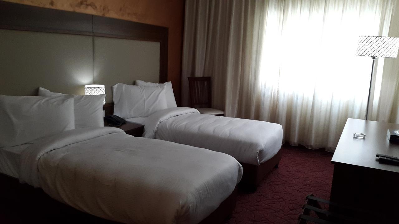 President Hotel Amman Bagian luar foto
